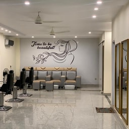 Robina's Singhar Beauty Salon