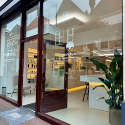 DE WIMPERFABRIEK