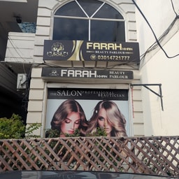 Farah Khan Beauty Parlor
