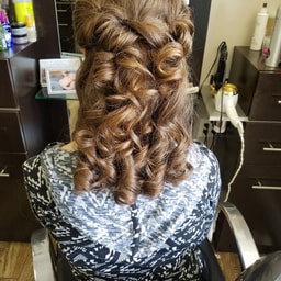 En Vogue Hair Designers Ltd