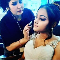 Makeup Art Ladies Salon