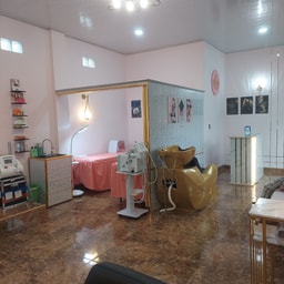 Royal Salon