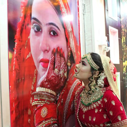 Saloni Makeover & Beauty Parlour