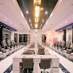 Stiletto Nails & Lashes