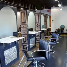 Attitudes A Salon