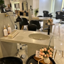 Hanan Alanaqa Salon