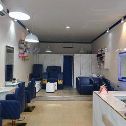 Blush Rush Unisex Salon Makeup Studio & Academy