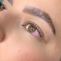 MR Beauty | Sobrancelhas, cílios & maquiagem