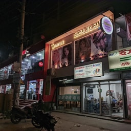 Waves Beauty Salon & Make Up Studio