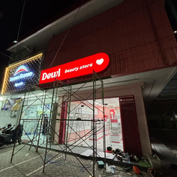 Dewi Beauty Store