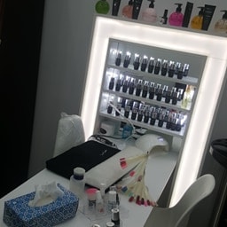 Make Up Artist Emma