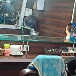 LUCKY AC BEAUTY PARLOR