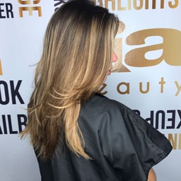 Eia y El Beauty Salon