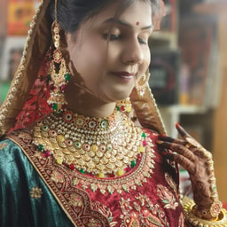 Laxmi Parlour & Fancy Store