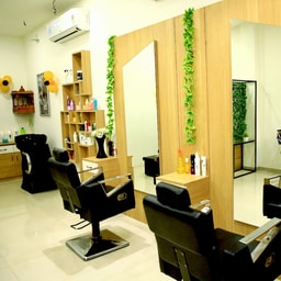 Poojas Salon and Makeup Studio