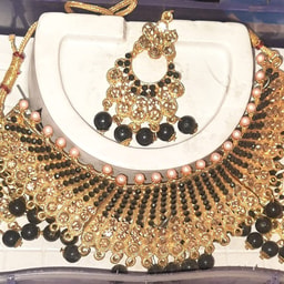 VARDAAN COSMETICS & JWELLERY