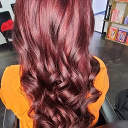 Kiss & Makeup Full Service Salon