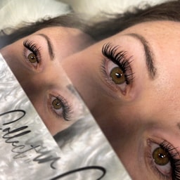 The Glamour Collective lash + skin bar