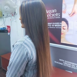 Ria's Hair and Beauty Salon