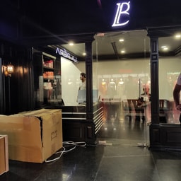 LA PIERA SALON