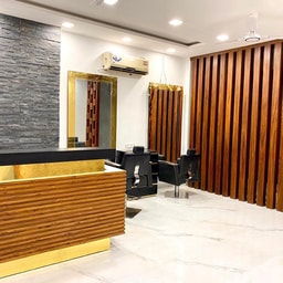 Curly Top Salon And Academy