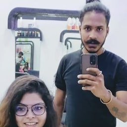 T SQUARE UNISEX SALON