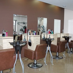 Nadia's Full Service Salon & Spa