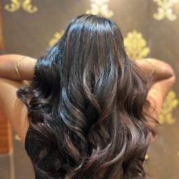 QUEENS GLAMUP LADIES BEAUTY PARLOUR & CLASSES