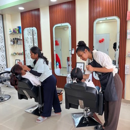 Sanu'z Parlour & Beauty Home