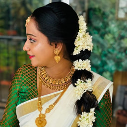 Thanuja makeup studio and family saloon
