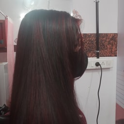 Magic Mirror Beauty Parlour & Bridal Makeup Studio