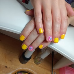Cookie nails and eyelash extensions