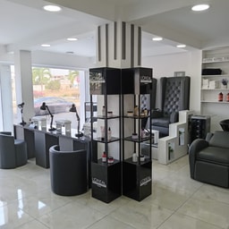 Alejandra Grisales Hair Style and Design