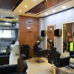 Mirrors Family Salon