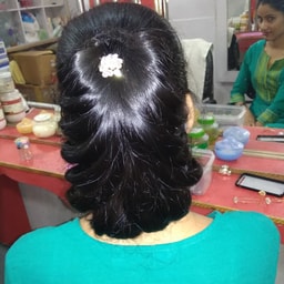 DollyBird Beauty Parlour And Cosmetics