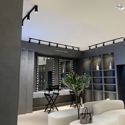 Alix Avien Makeup & Nail Studio