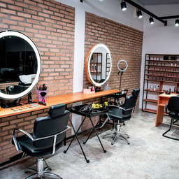 Celeste Esquivel salón de belleza