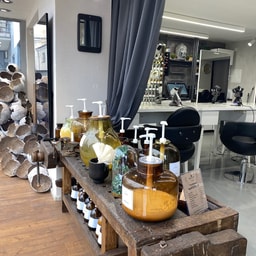 Yury salon