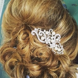 Dolled Up Beauty Bar