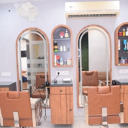 Famous Unisex Saloon & Academy