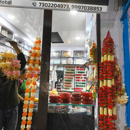 Swarna Cosmetic and Bangles