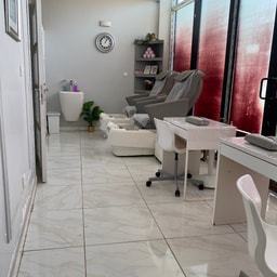 Crystal Salon