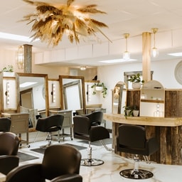Canvas Beauty Bar