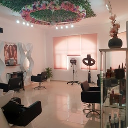 Miss Glossy Beauty Salon