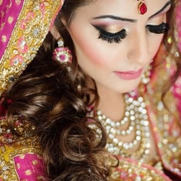 Dazzling Diva Ladies Hair Beauty and Makeup