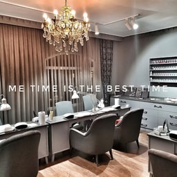 Blush Beauty House