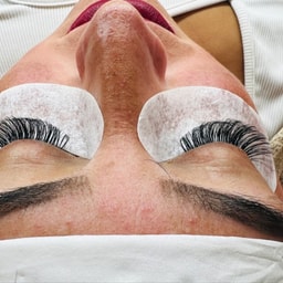 Lash Pro & Eyeyo Eyelash Studio