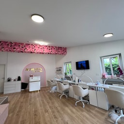 J&J Beauty Nails Lashes