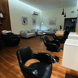 Oyoon Al Maha Salon