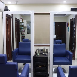 Black & Blonde Salon